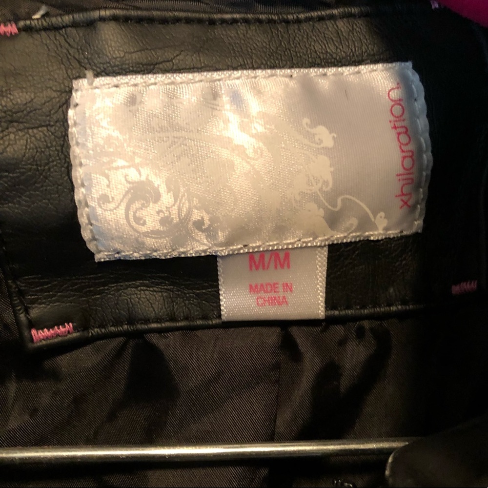 Cool Jacket ๐ - Picture 3 of 5